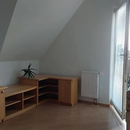 House, 5 Bedrooms-9 Beds - * Prag