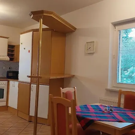 House, 5 Bedrooms-9 Beds - * Prag