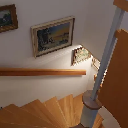 House, 5 Bedrooms-9 Beds - *
