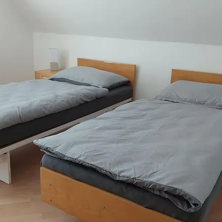 House, 5 Bedrooms-9 Beds - *