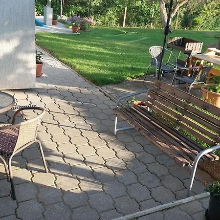 House, 5 Bedrooms-9 Beds - Prag