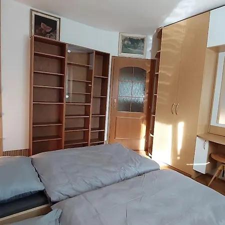 House, 5 Bedrooms-9 Beds - *