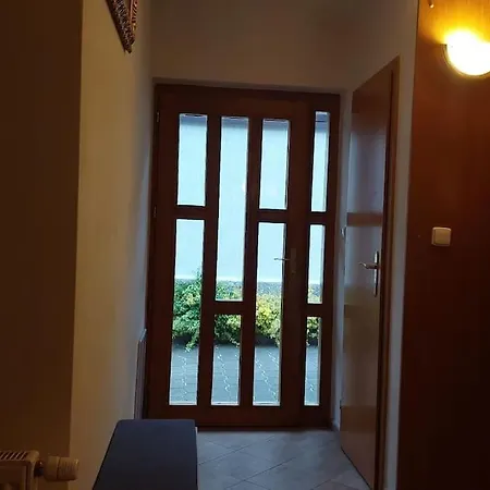 House, 5 Bedrooms-9 Beds -