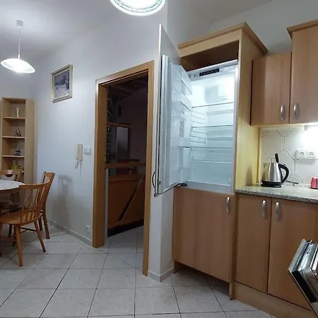 House, 5 Bedrooms-9 Beds - Prague