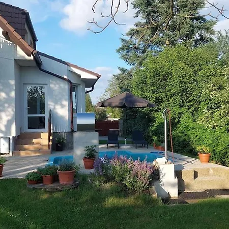 House, 5 Bedrooms-9 Beds - Hébergement de vacances Prague