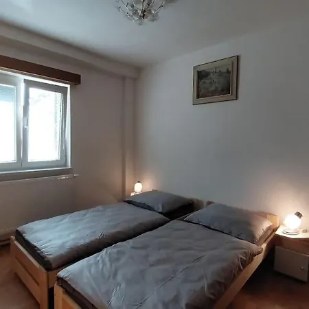 House, 5 Bedrooms-9 Beds -