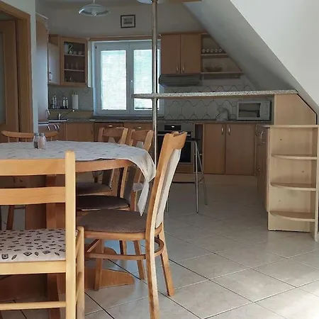 Hébergement de vacances House, 5 Bedrooms-9 Beds - Prague