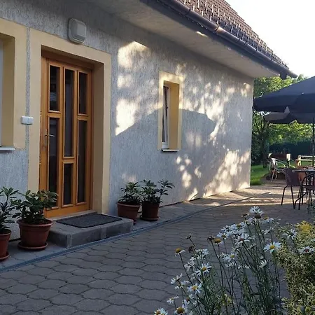 House, 5 Bedrooms-9 Beds - Hébergement de vacances Prague