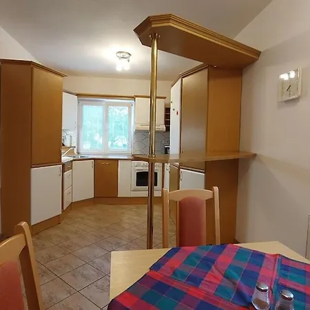 House, 5 Bedrooms-9 Beds - Hébergement de vacances Prague