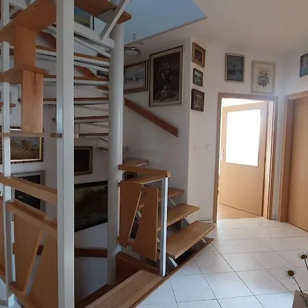 House, 5 Bedrooms-9 Beds - * Prague