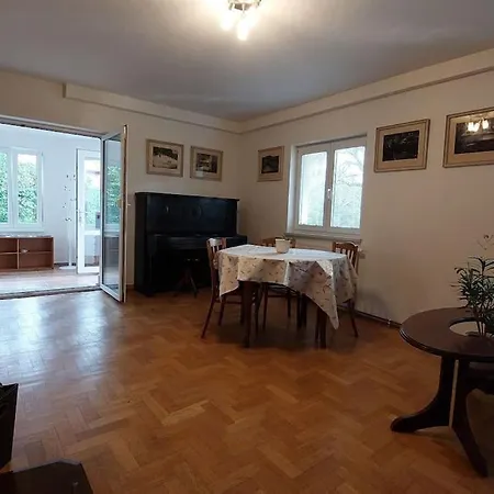 Hébergement de vacances House, 5 Bedrooms-9 Beds - Prague