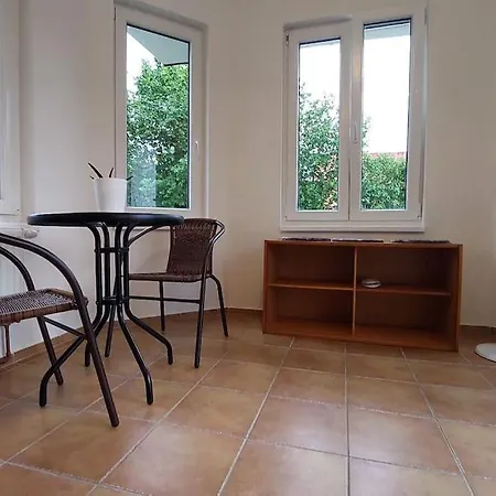 House, 5 Bedrooms-9 Beds -