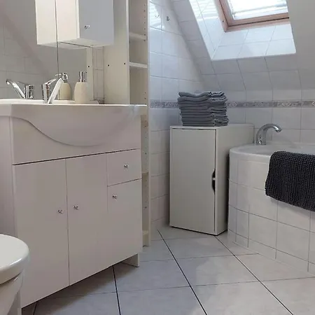 House, 5 Bedrooms-9 Beds - Hébergement de vacances *