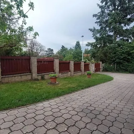 House, 5 Bedrooms-9 Beds -